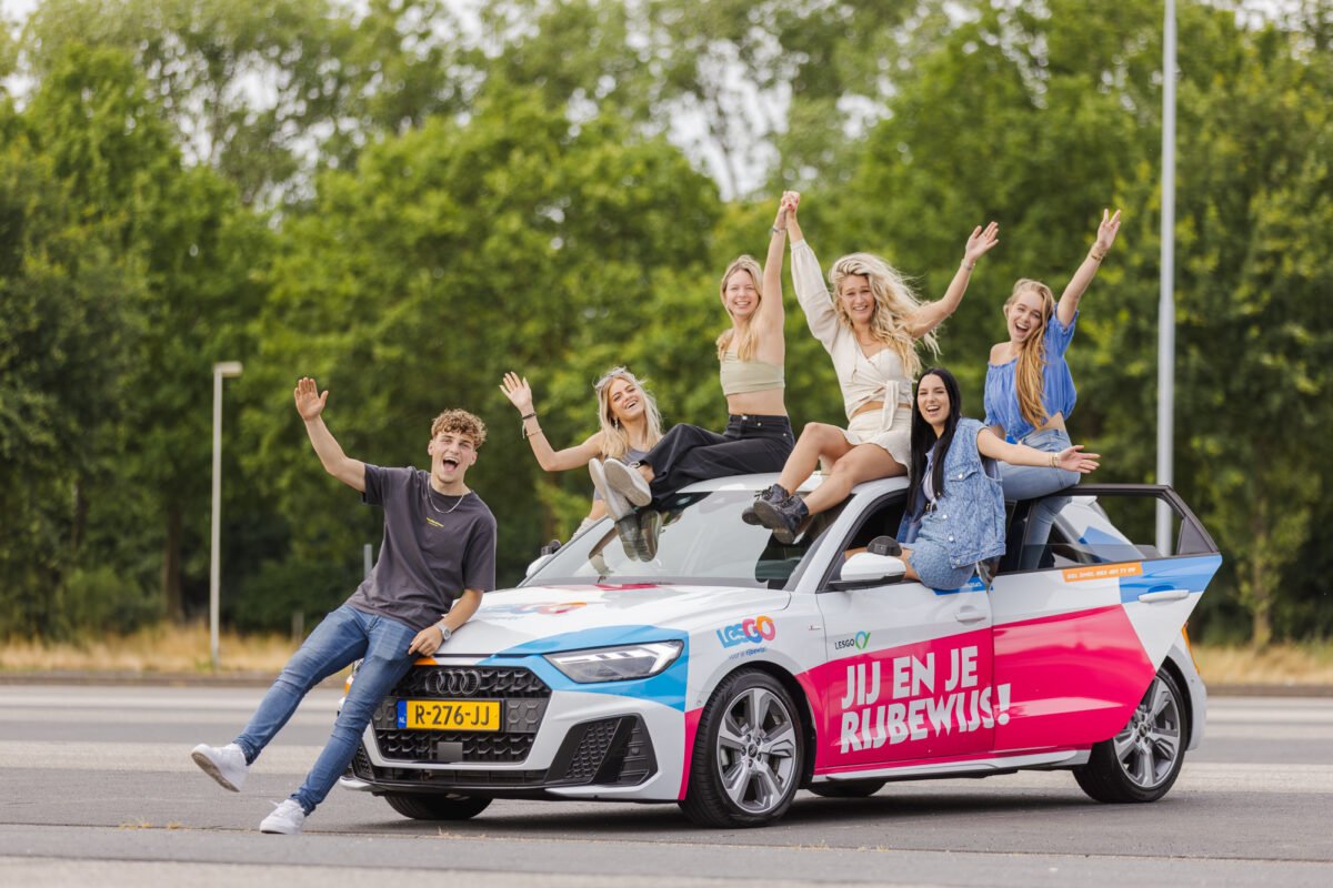 Autorijschool Denise de Laat t.h.o.d.n. LesGo logo