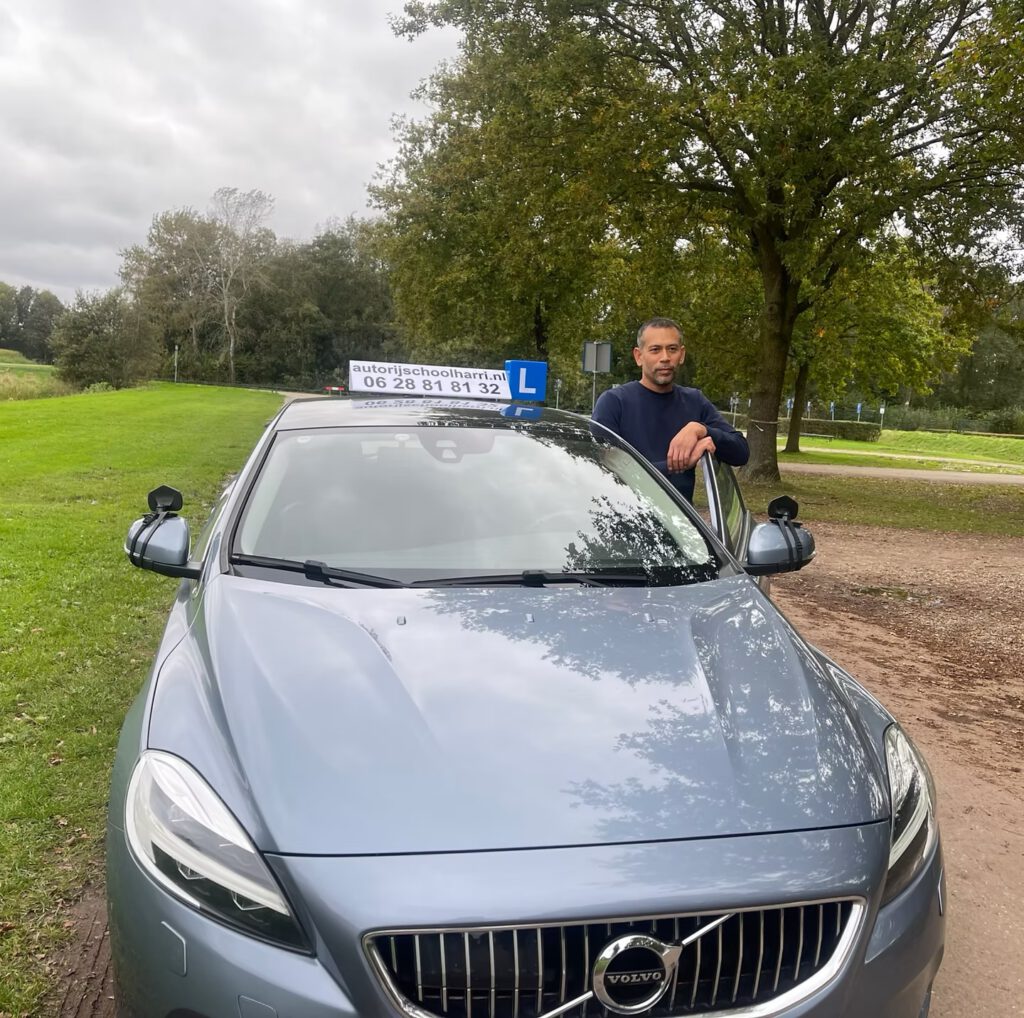 Autorijschool Harri logo