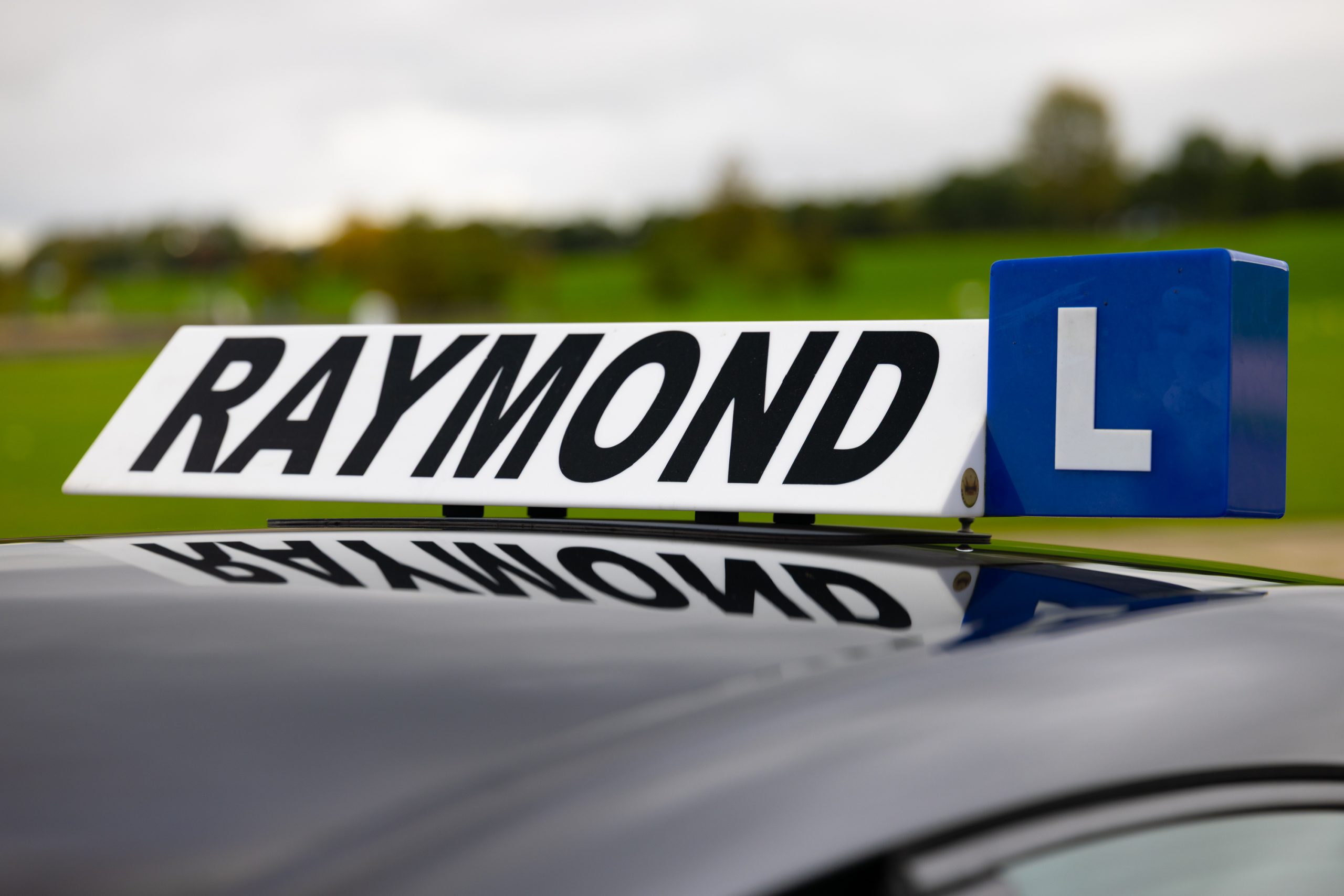 Autorijschool Raymond logo