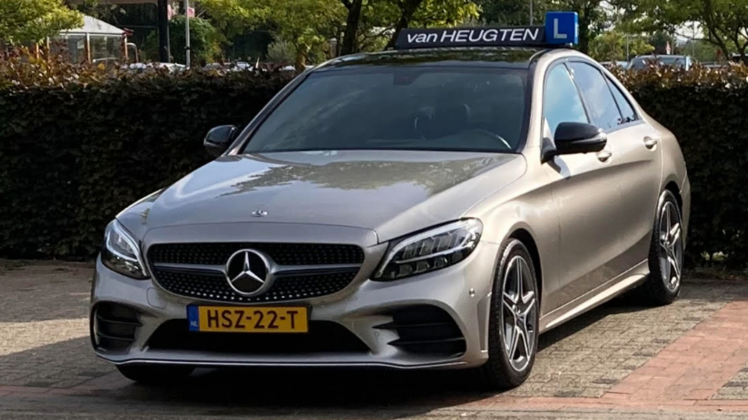 Autorijschool van Heugten logo