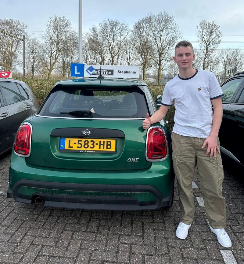 Autorijschool Veenstra logo