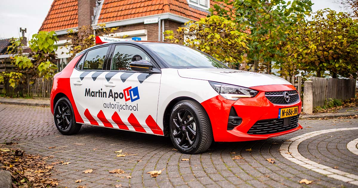 Marco Westra t.h.o.d.n. Autorijschool Martin Apoll logo