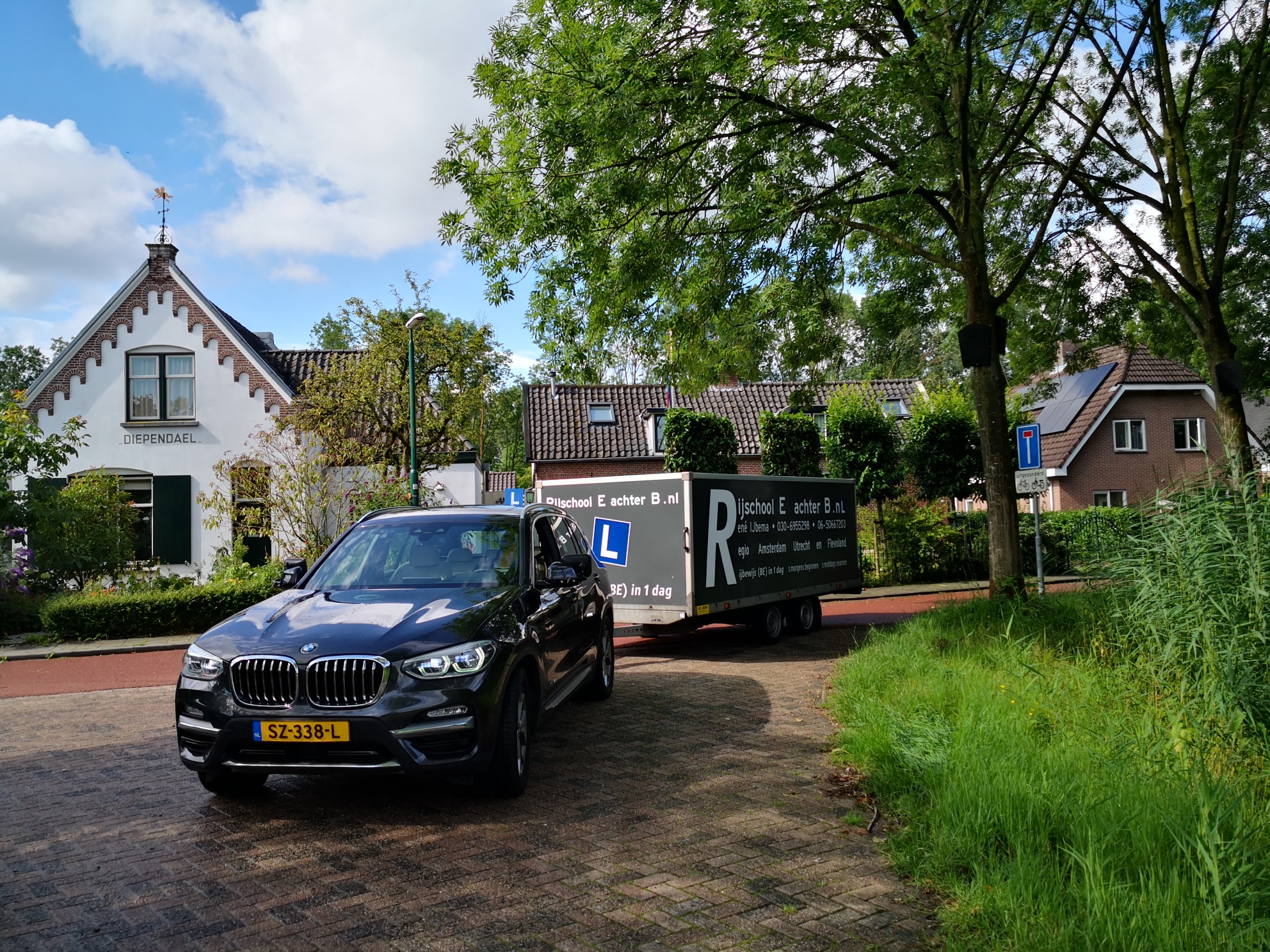 Rijschool E achter B logo