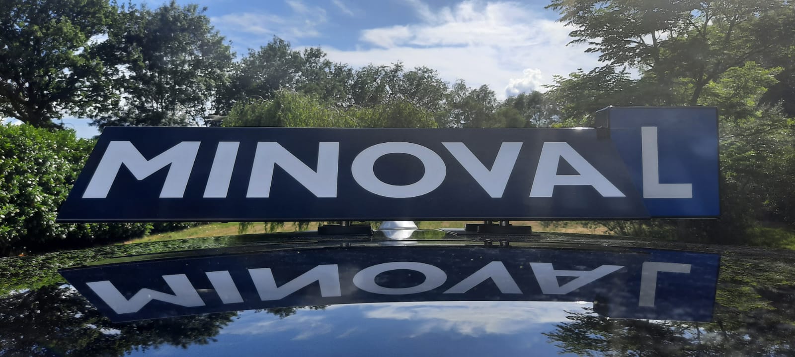 Rijschool Minova logo